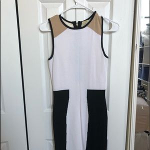 Beautiful and flattering Ronny Kobo dress! Size 4